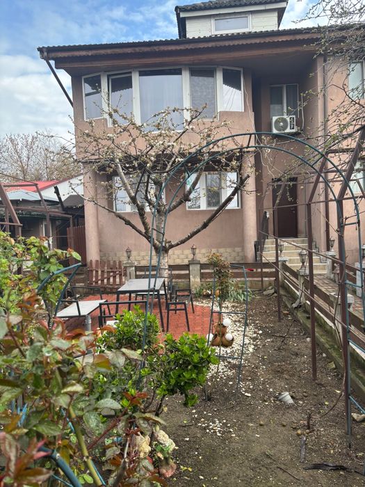 Casa 180 mp utili + 70 mp anexe in centrul Craiovei