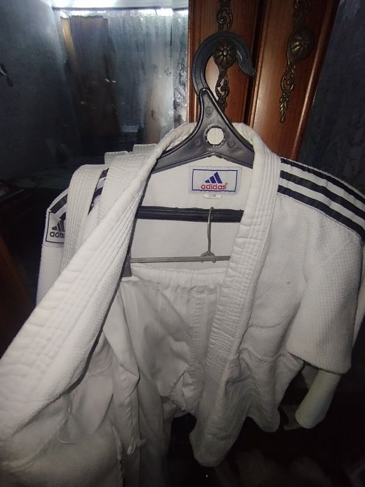 Продам кимоно б/у, кимоно от  Adidas оригинал