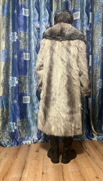 Шуба нутрия, воротник  песец