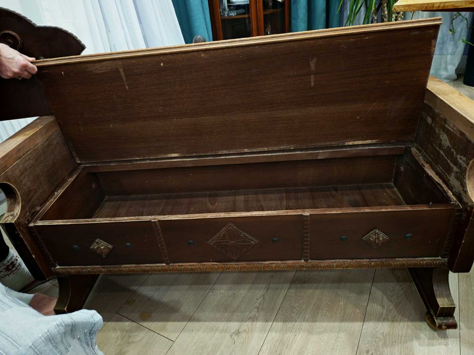 Cuier cu lada de pat