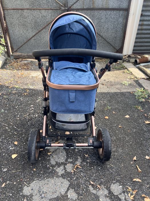 Продам прогулочную коляску 3 в 1