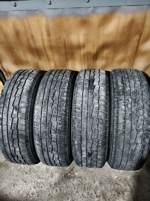 Продам шины на ниву.