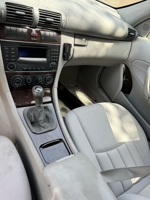 Продавам w203 на части