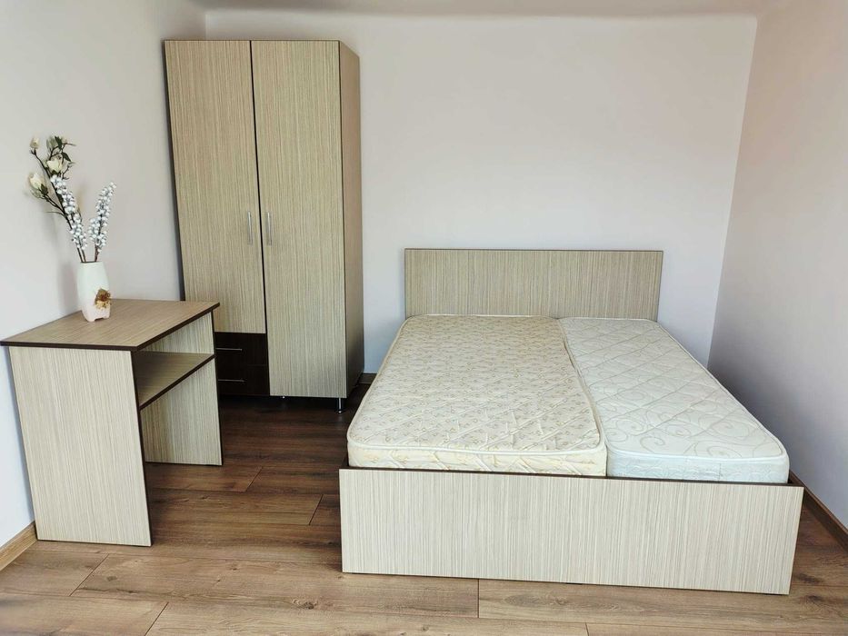 Vand Set Complet Dormitor - Pat + Saltele + Dulap + Birou, stare foarte buna