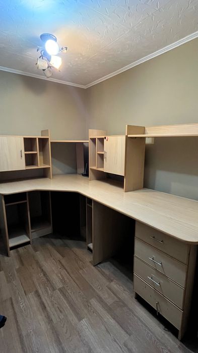 Стол со шкафчиками