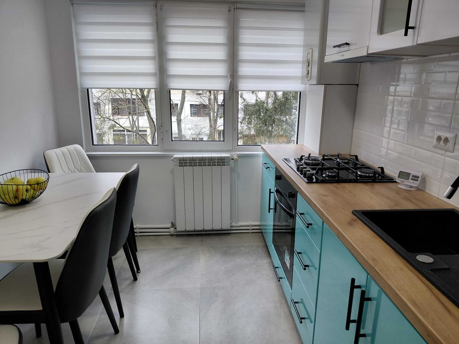 De vanzare apartament 3 camere,Micro 16,et 2,la cheie +boxa la subsol
