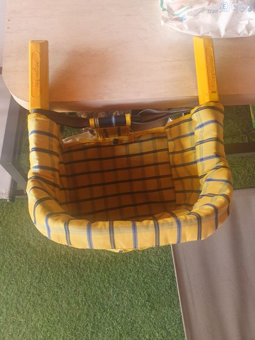 Scaun de masa copil atasabil de masa