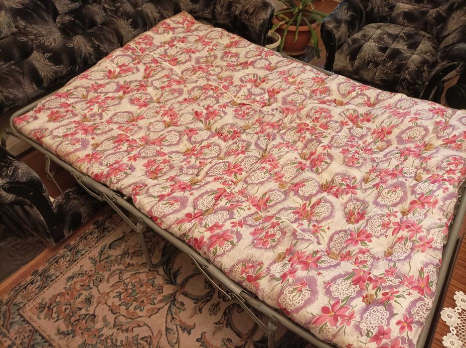 Холна гарнитура с разтегателна маса