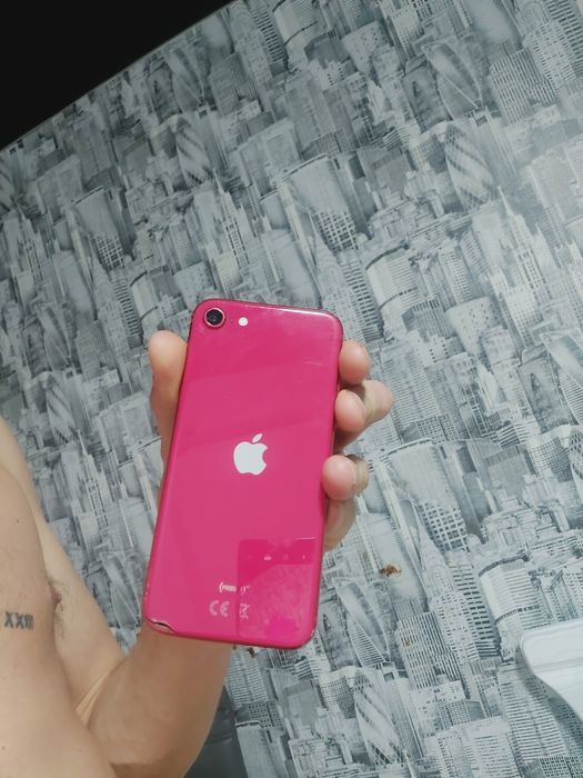 Продам айфон se 2020