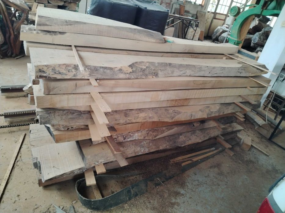 Орех сух изсушен дървен материал набичен Пловдив