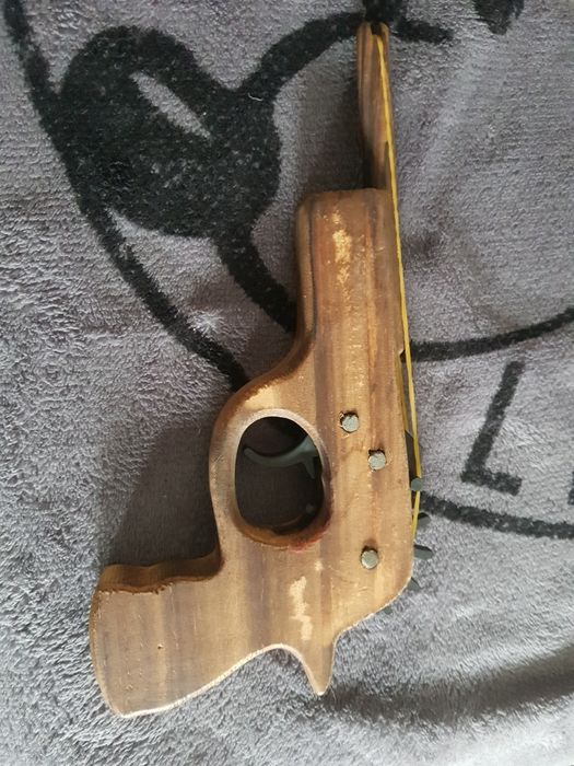Pistol cu elastice de bani jucarie