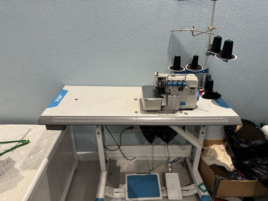 Оверлок 4 ныточный б/у