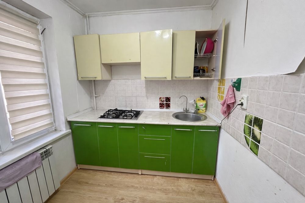 Кухонный гарнитур, газплита, мойка