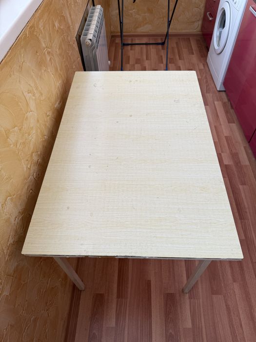 Кухонный стол