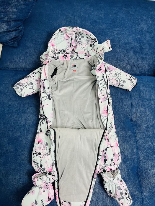 Продам детский зимний комбинезон для девочки.