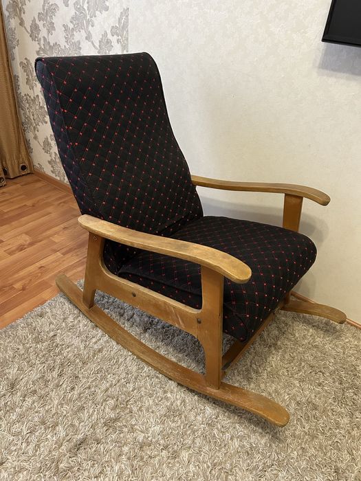 Продам кресло-качалку. Стол