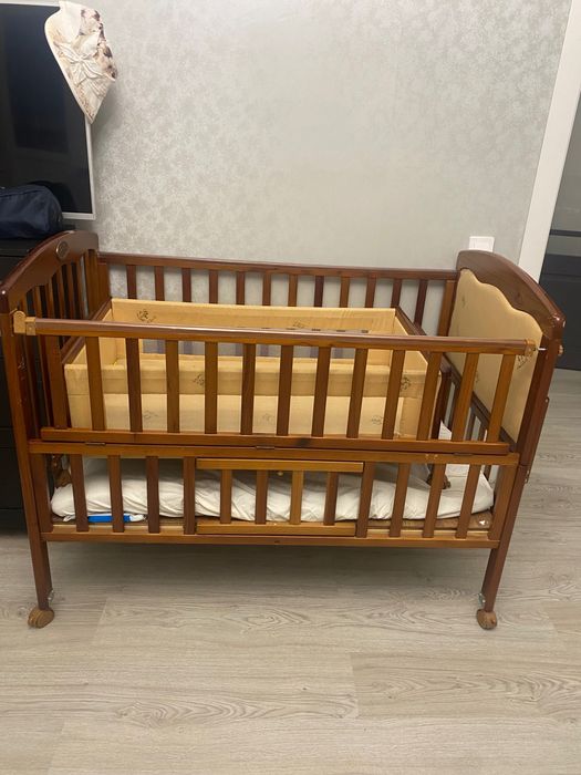 Детская кроватка с люлькой