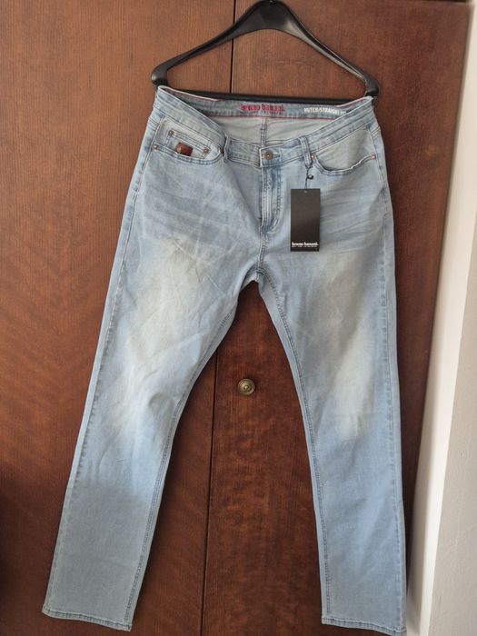 Продавам два броя нови дънки BRUNO BANANI