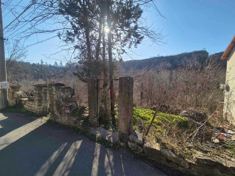 Парцел с жилищна постройка във Вароша