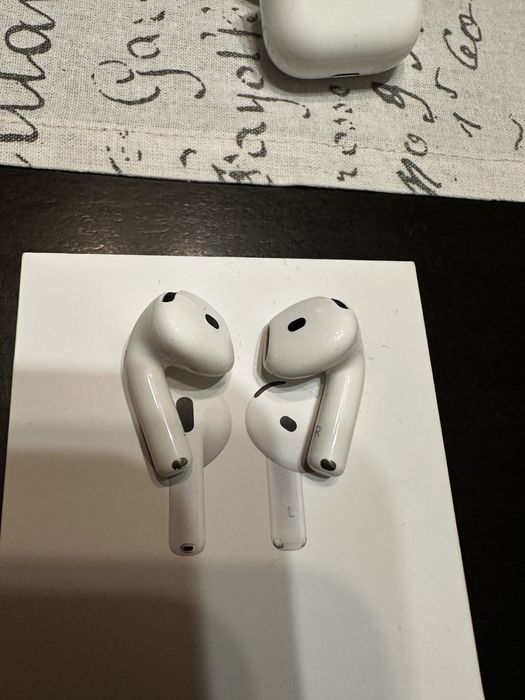 Aplle Air Pods 4