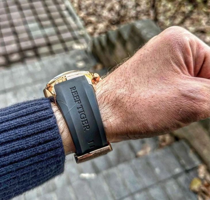 Продам часы reef tiger