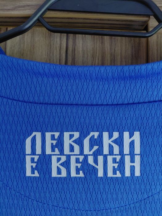 Тениска на Левски София размер М!