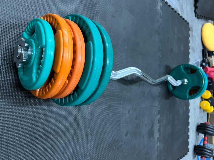 Set bara z si discuri din fier cauciucat cu prindere 41 kg