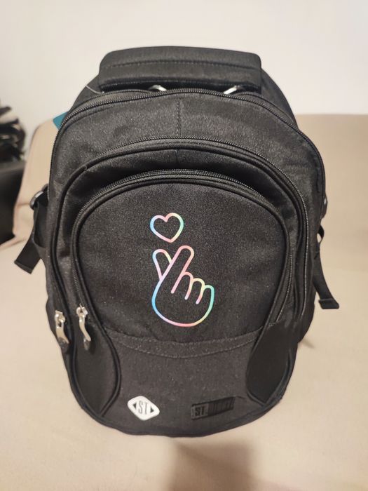 Vând ghiozdan fete Nou St.right