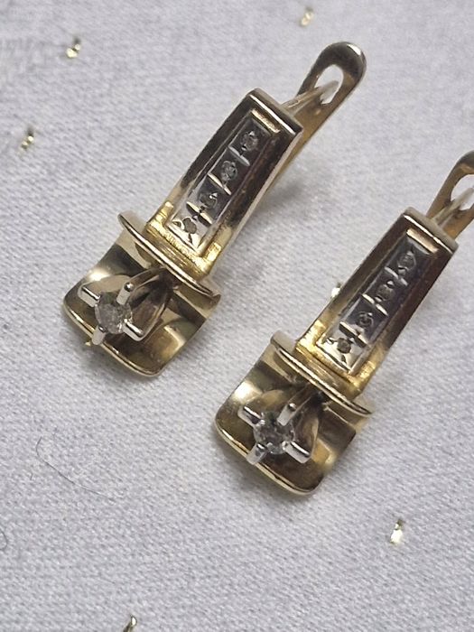 Серги  с бриллиантом срочно
