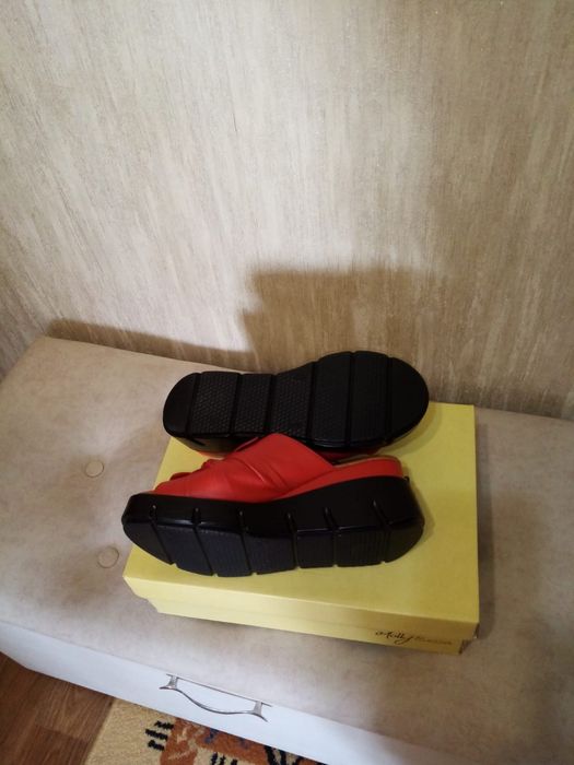 Продам натуральные кожаные сабы