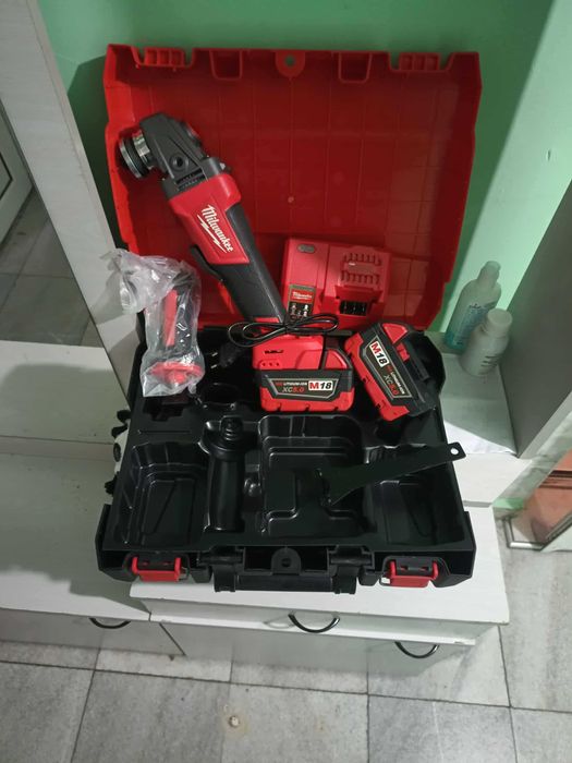 Продавам професионални инструменти на ниски цени