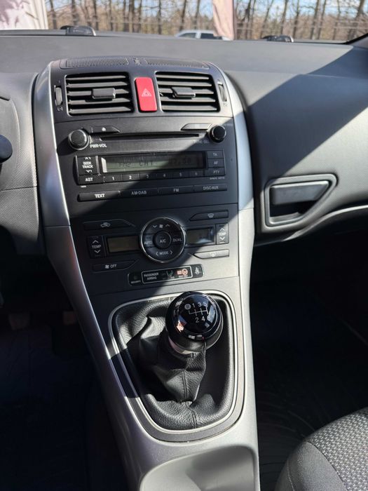 Toyota Auris 1.4 VVT-I Facelift ПЕРФЕКТНА!