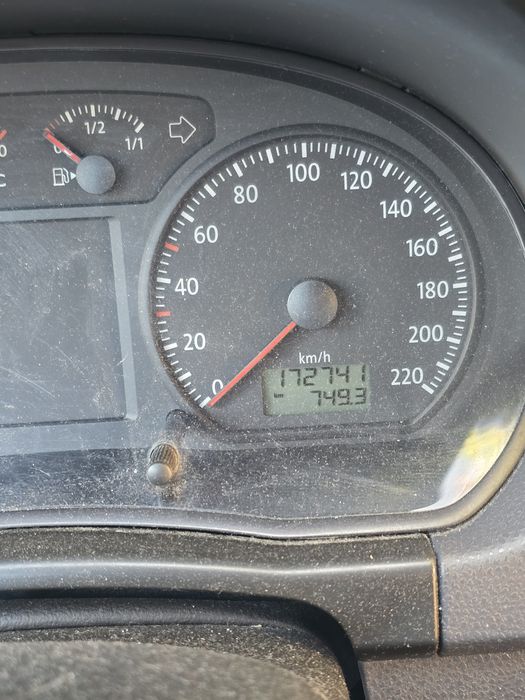 Продавам автомобил VW Polo 1.4