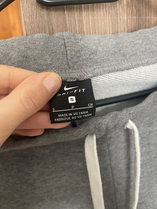 Оригинално дамско долнище Nike