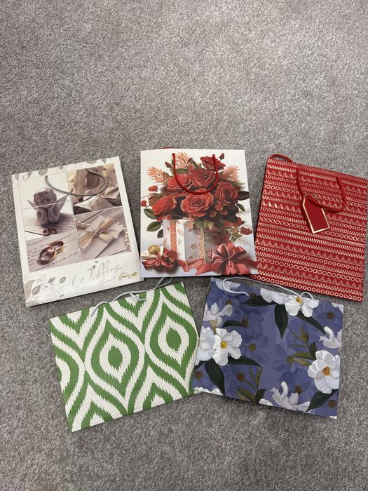 3большие(55*46см)6средние(30*25см)3маленкие(23*17см.)подарочные пакеты