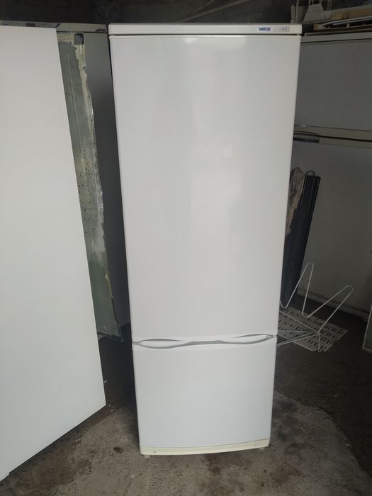 Холодильник сотилади