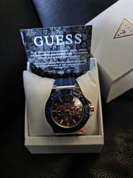Часовник guess чисто нов