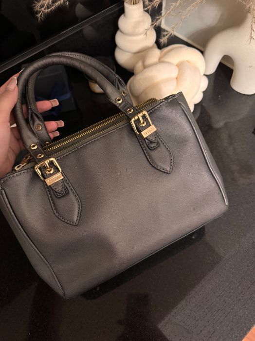 Серая оригинальная сумка Guess
