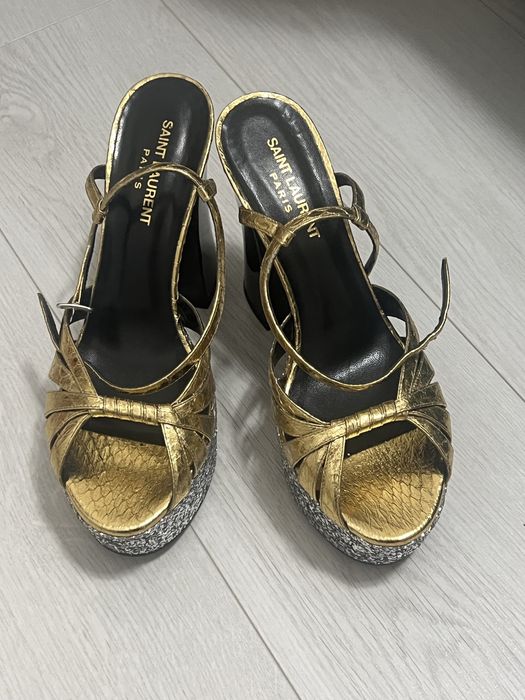 Босоножки на платформе