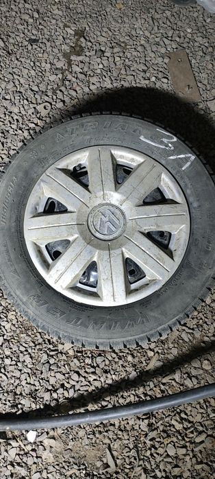 Продам зимнюю шипованную резину Triangle 185/65 R14