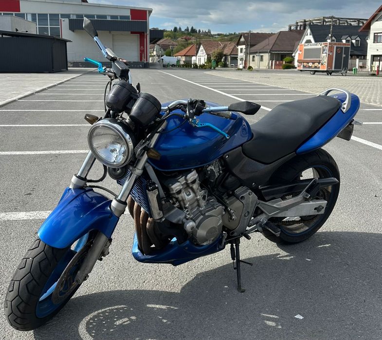 Honda Hornet cu elemente carbon