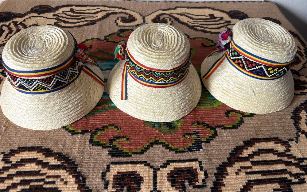 Pălărie/clop din paie tradițional Oas/Maramureș cu margele.