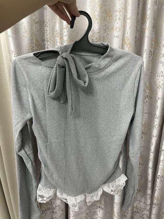 Трикотажный лонгслив серый