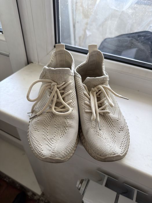Кроссовки женские