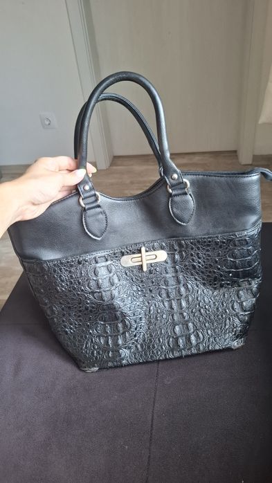 Продавам дамски чанти на символични цени