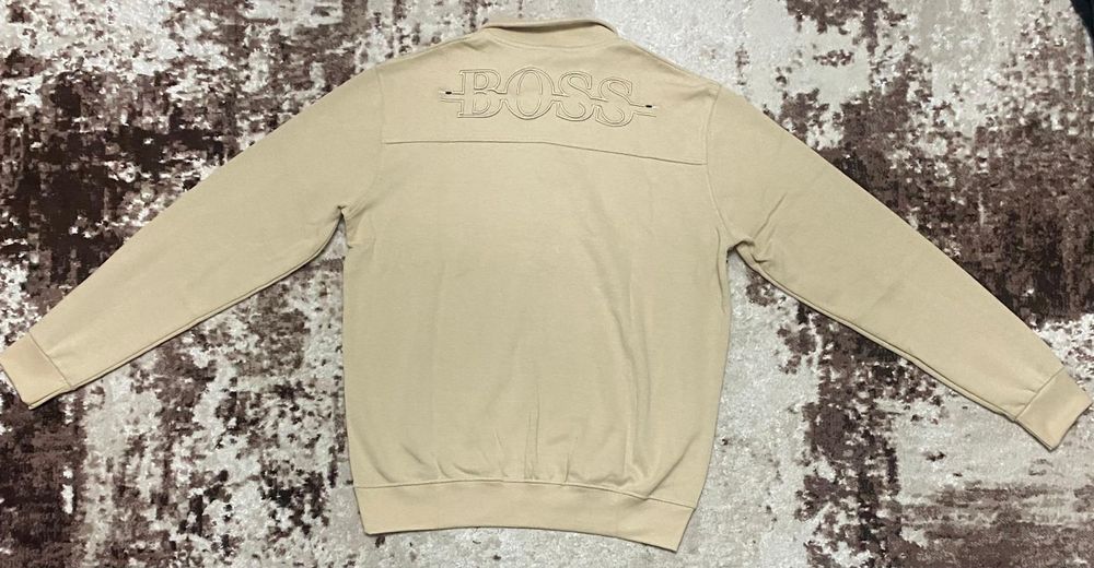 Vând bluza noua de bărbați Boss