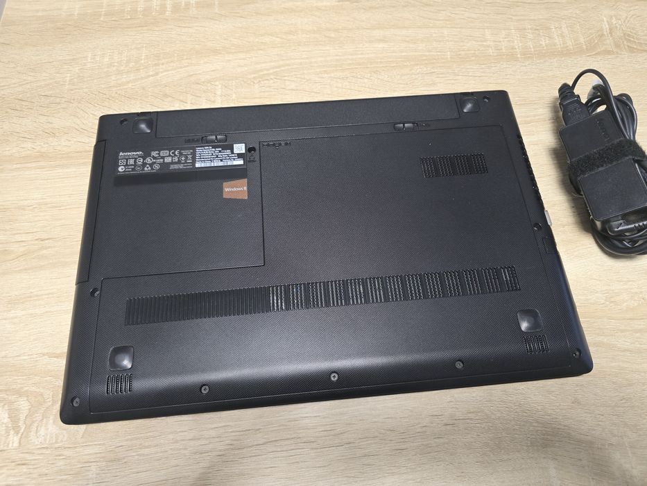 Laptop Lenovo 2.58 Ghz, 8Gb Ram, 1TB Stocare, Windows 10 cu licenta