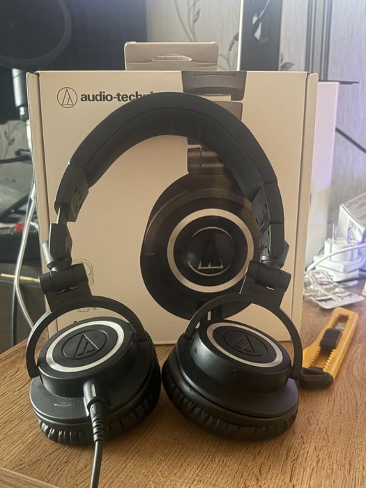студийные наушники Audio-Technica ATH-M50x