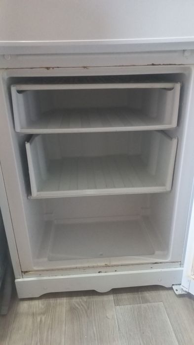 Холодильник INDESIT,состояние бу