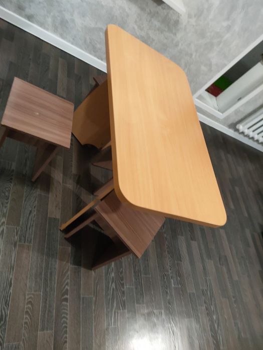 Продам стол, стулья